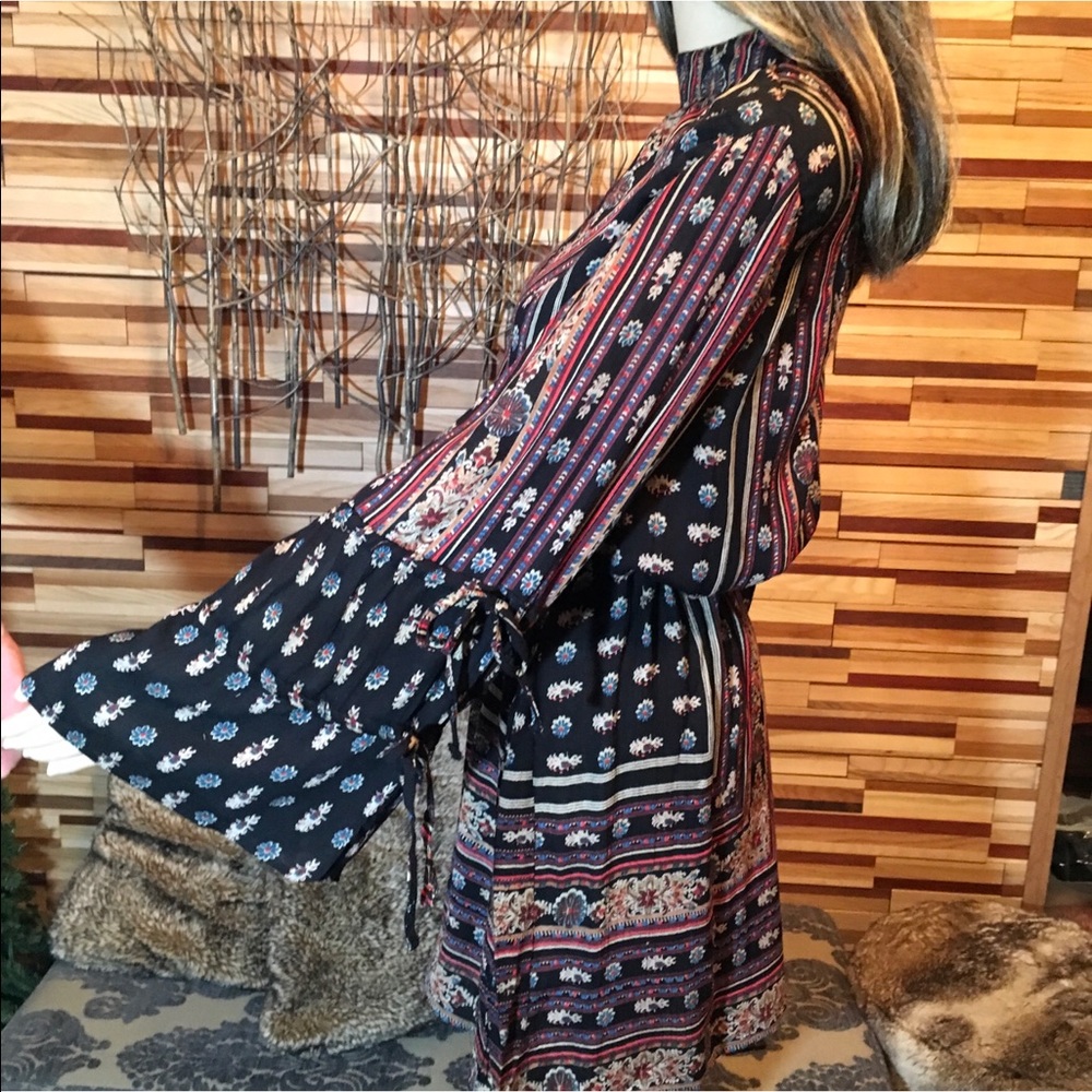 KEY HOLE FRONT WITH TIE SLEEVES - Picture 3 of 8